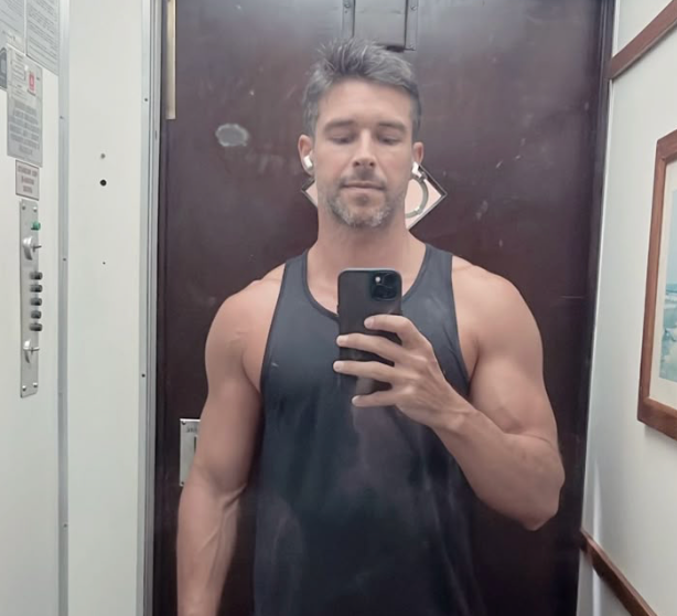<em><strong>Jhon M.</strong></em>